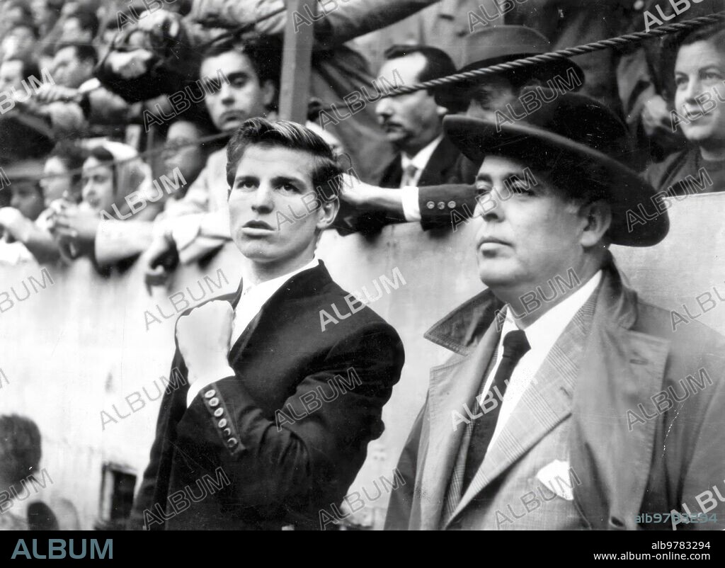 1960. "El Cordobés" junto con su apoderado Don Rafaél Sánchez Ortiz, apodado "El Pipo".
