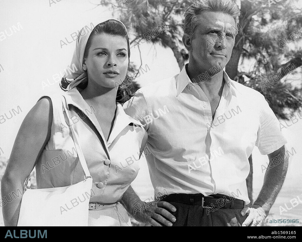 KIRK DOUGLAS y SENTA BERGER en LA SOMBRA DE UN GIGANTE, 1966 (CAST A GIANT SHADOW), dirigida por MELVILLE SHAVELSON. Copyright UNITED ARTISTS.
