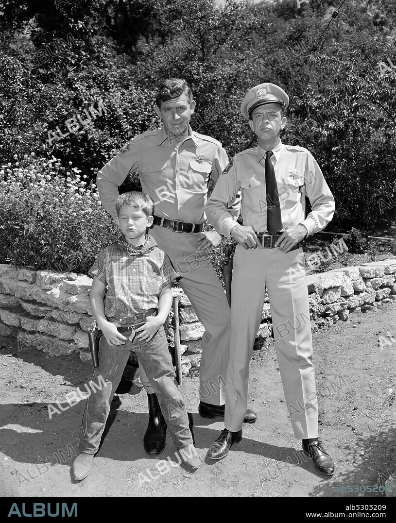 ANDY GRIFFITH, DON KNOTTS and RON HOWARD in THE ANDY GRIFFITH SHOW, 1960, directed by ALAN RAFKIN, DON WEIS, LEE PHILIPS and RICHARD CRENNA. Copyright CBS TELEVISION.