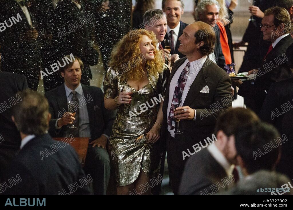 BRYCE DALLAS HOWARD and MATTHEW McCONAUGHEY in GOLD, 2016, directed by STEPHEN GAGHAN. Copyright BLACK BEAR PICTURES/HWY61/LIVING FILMS.