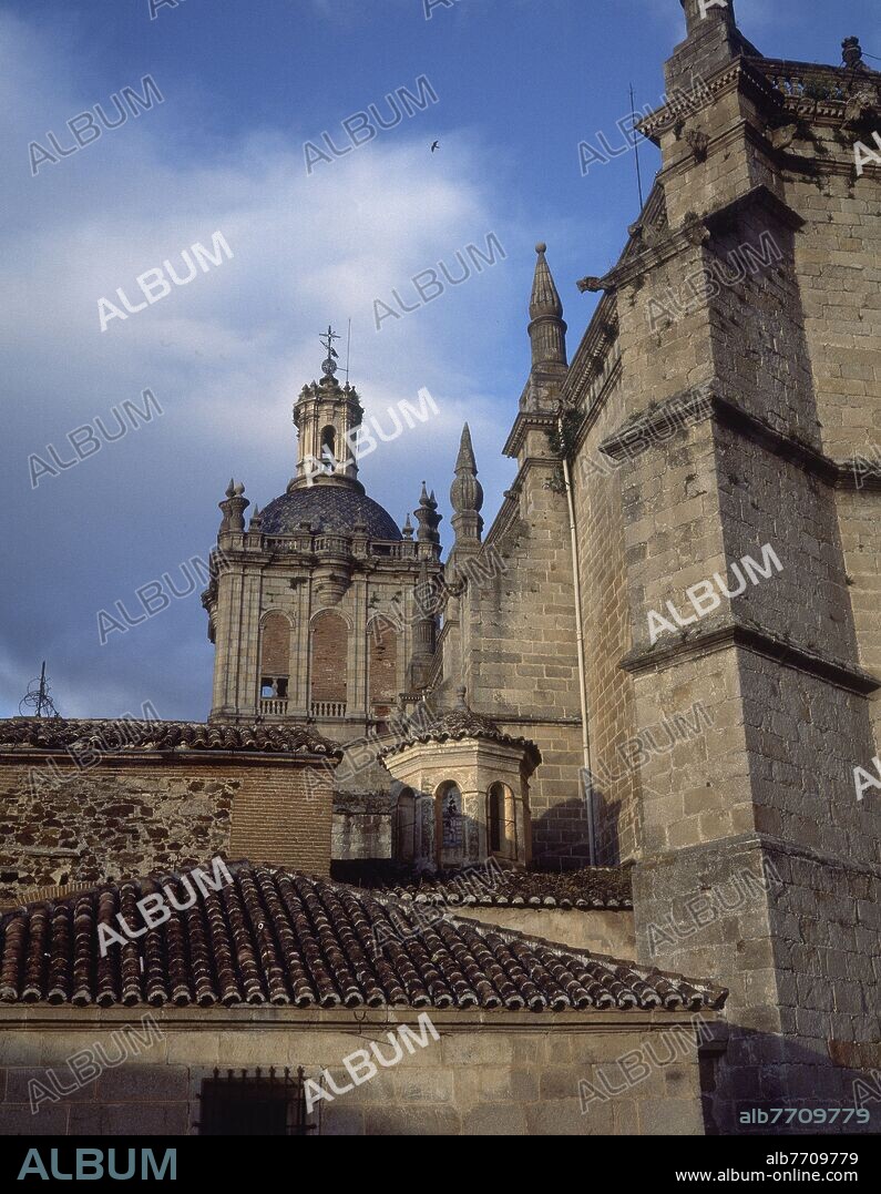 MANUEL DE LARA CHURRIGUERA (1690-1755). TORRE BARROCA DE LA CATEDRAL DE CORIA - SIGLO XVIII.