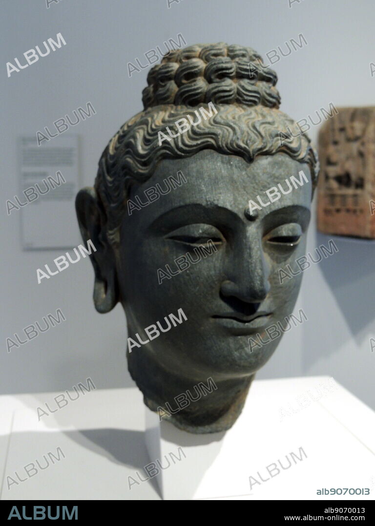 Head of the Buddha, Pakistan, Gadara, 3rd century, slate. The protuberance or topknot on the head (ushnisha) and the raised spot on the forehead (urna) are standard features of the Buddha. The wavy hair combed back from the face is characteristic of Buddha figures from Gadara. It was only during the early decades of the 1st century that first Buddha images began to appear.