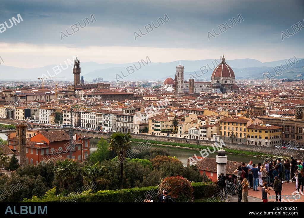 Florence panorama from Piazzale Michelangelo with Ponte Vecchio and Duomo, Florence, UNESCO World Heritage Site, Tuscany, Italy, Europe.