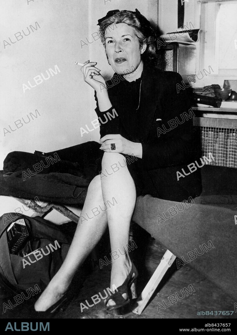 Orig. bildtext... AXIS SALLY RELEASED Frankfurt, Germany. Mildred Gillars who was born in Portland, Oregon, is pictured in a U.S. army prison at Frankfurt, Germany, just before her release. She was widely known during the war as Axis Sally, and her jeering voice haunted the U.S. soldiers, even down to their own slang, wherever they bivouaced. She followed the Axis line. Now on her release she told the press that Sec. of State James F. Byrnes should be replaced, that Moscow should be razed and she threw in some debrogatory remarks about jewry. She is looking for a passport back to the U.S. Anm. M Gillars, 1900-1988, amerikansk radioreporter under andra världskriget. Känd för att ha spridit nazistisk propaganda under namnet Axis Sally. Dömdes 1949 till fängelse för landsförräderi. Efterkrigstiden Fångar CD425 persons: MILDRED GILLARS sites: FRANKFURT;TYSKLAND;USA*.