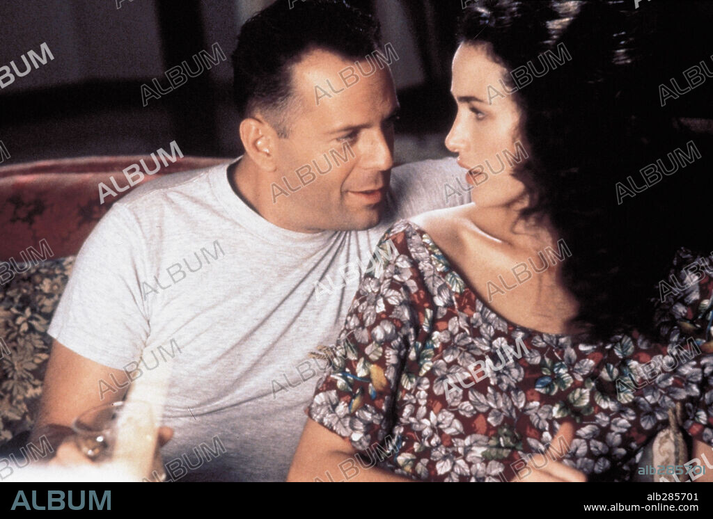 ANDIE MacDOWELL y BRUCE WILLIS en EL GRAN HALCÓN, 1991 (HUDSON HAWK), dirigida por MICHAEL LEHMANN. Copyright TRI STAR PICTURES.