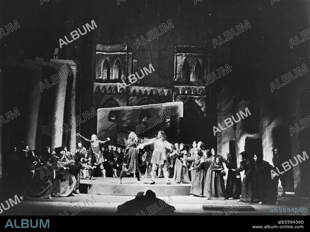 Hindemith, Paul Komponist; 1895-1963. Werke: Cardillac (UA 1926). - Szenenfoto aus einer Aufführung am Landestheater Darmstadt, Prem. 19.2.1927. Insz. Ernst Legal, Bühnenbild: Lothar Schenk v. Trapp.