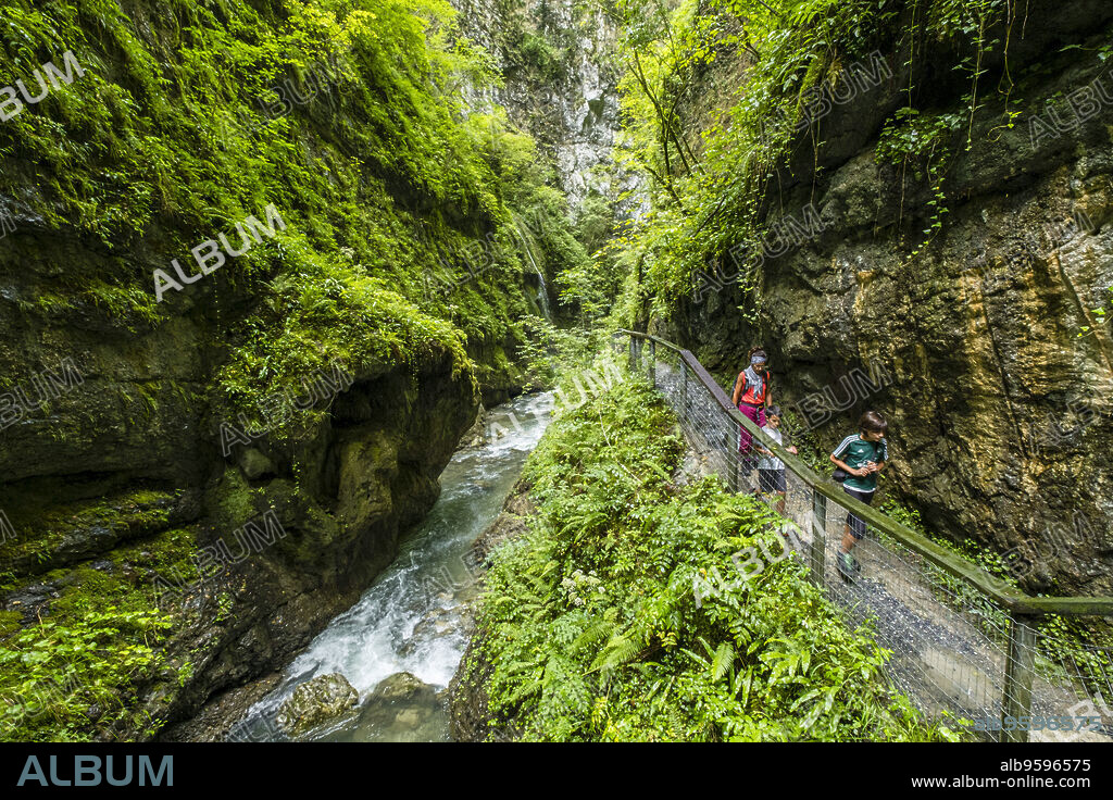 Kakueta Gorge, Sainte-Engrâce, Aquitaine region, Pyrénées-Atlantiques department, France.