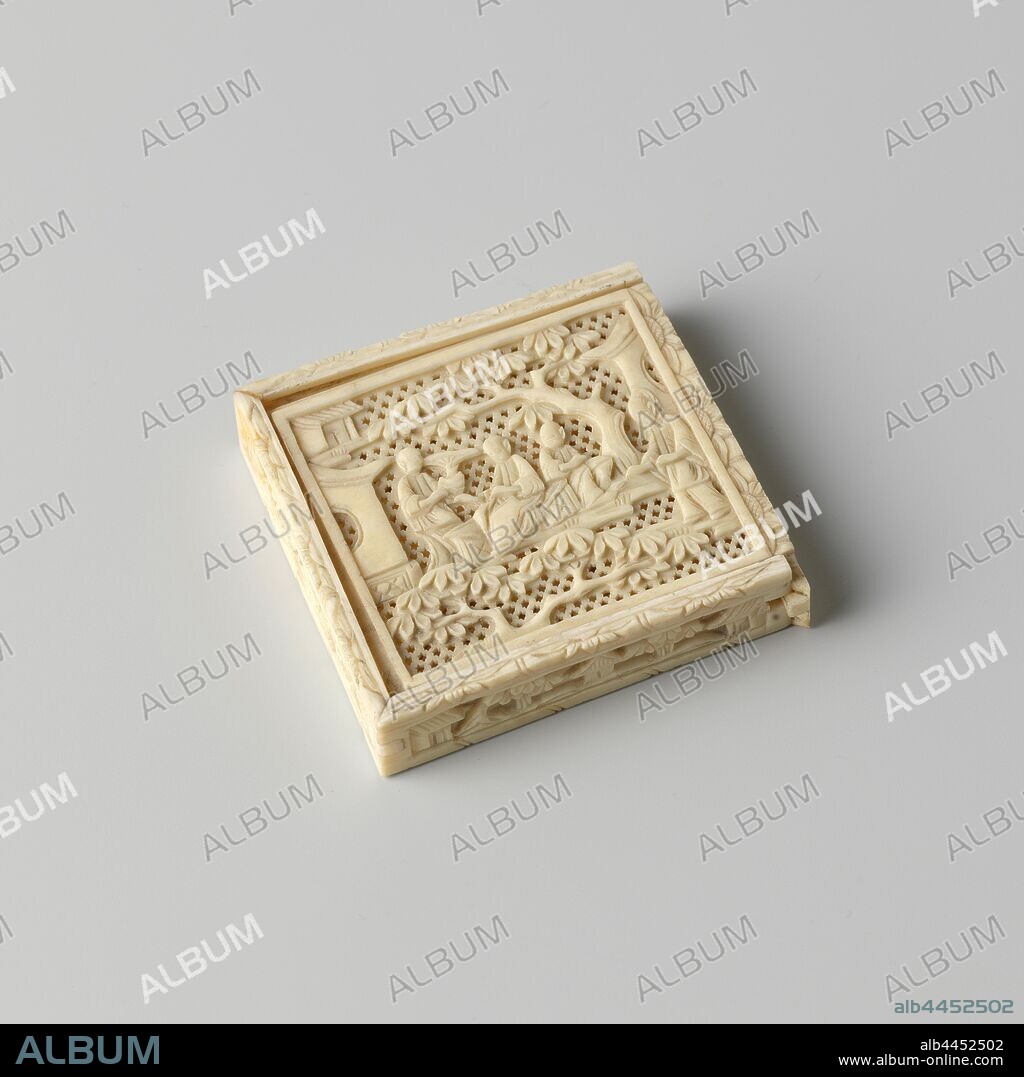 Ivory puzzle in a box, Square ivory box with a sliding lid. In the box a puzzle of seven pieces. On the lid a group of two seated and two standing ladies in a garden with trees and pavilions against an openwork background of geometric motifs. Houses and trees on the sides in relief, a low-relief flower on the underside. The puzzle pieces are provided with openwork flower vines., anonymous, China, 1800 - 1850, ivory, cutting, h 5.3 cm × w 5.3 cm × d 1.1 cm.