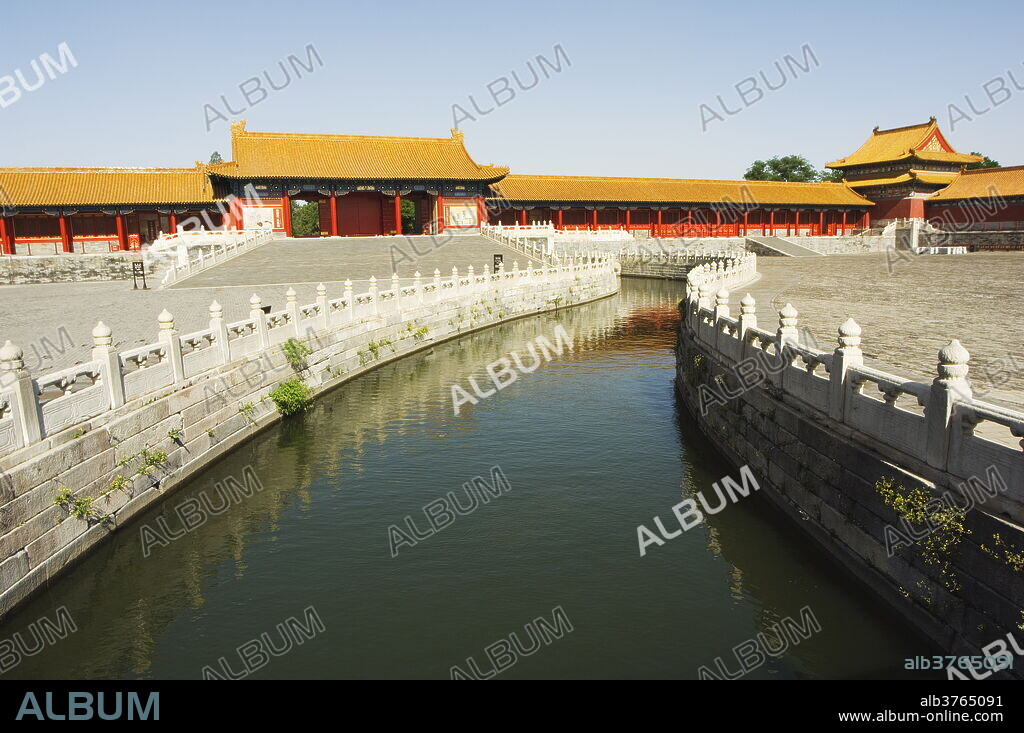 A moat inside Zijin Cheng, The Forbidden City Palace Museum, UNESCO World Heritage Site, Beijing, China, Asia.