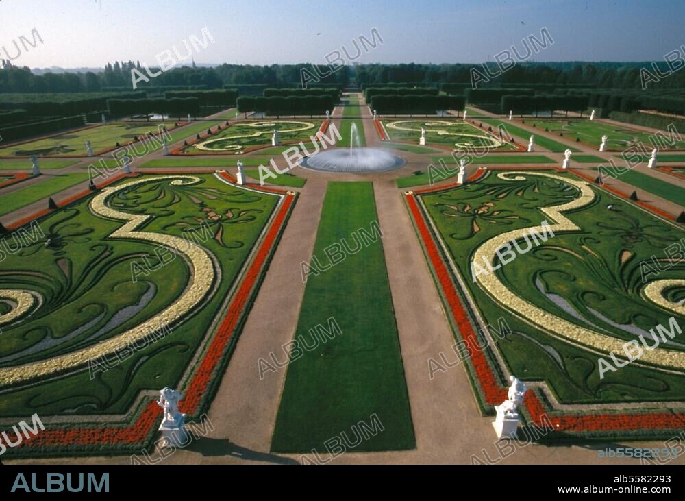 Hanover (Lower Saxony), Herrenhausen Palace, Great Garden (established from 1666; landscape architect Henry Perronet, from 1697 Martin Charbonnier). Detail: Baroque Garden. Photo, 1987.