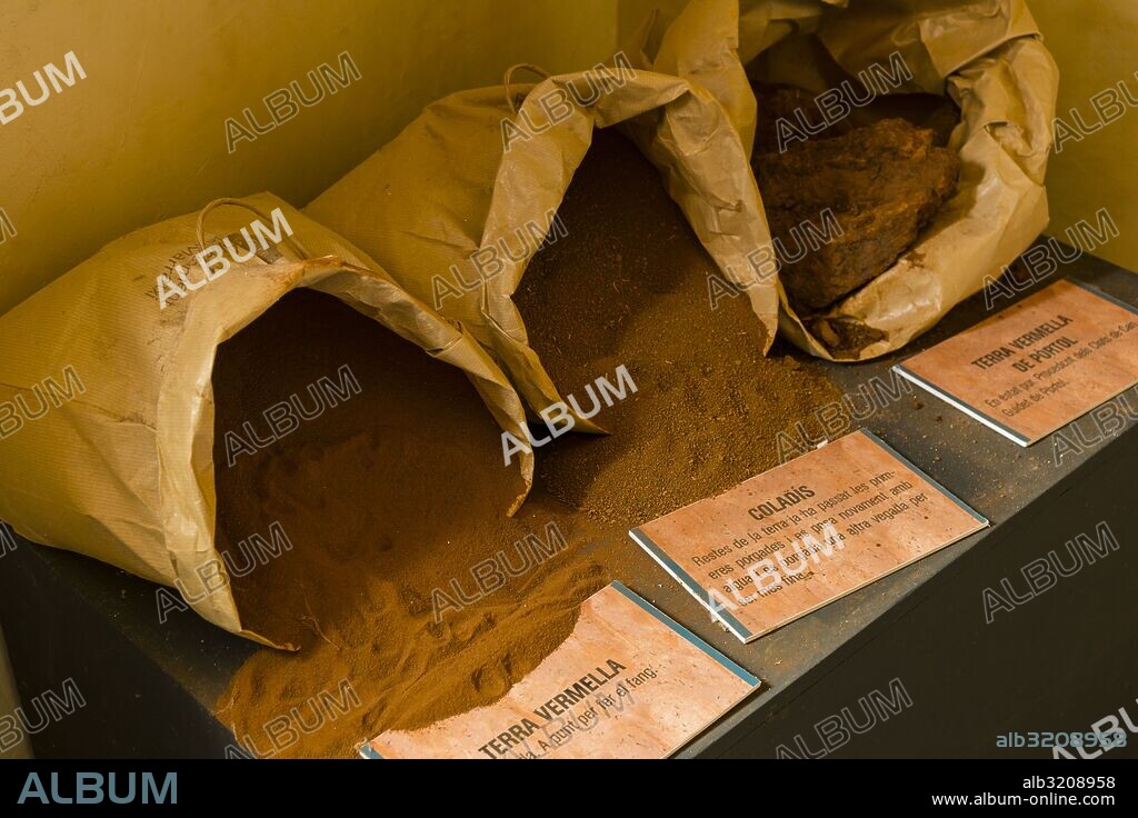 diferentes tipos de arcilla, Museu del Fang ( museo del fango) Sa Cabaneta, Marratxí, Mallorca, islas baleares,Spain.