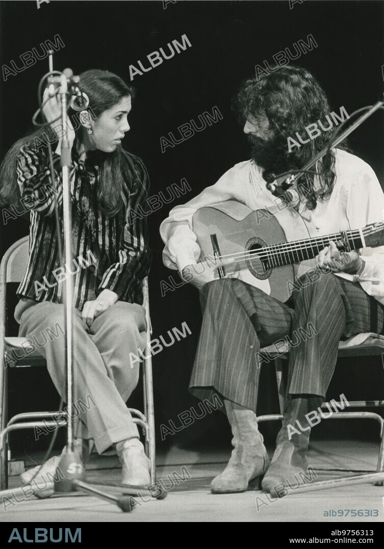 12/05/1983. Dolores Montoya y Manuel Molina, «Lole y Manuel», durante una actuación.