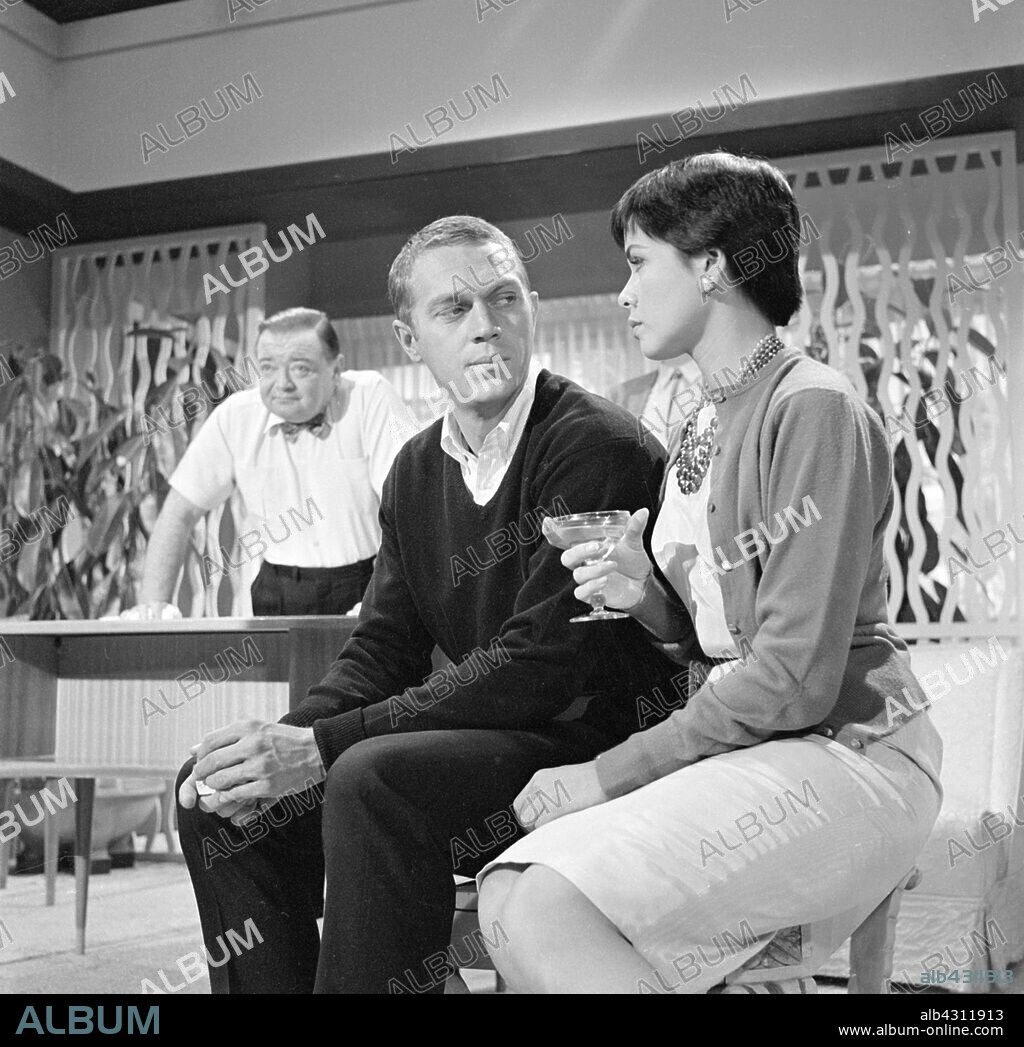 NEILE ADAMS, PETER LORRE y STEVE MCQUEEN en ALFRED HITCHCOCK PRESENTA, 1955 (ALFRED HITCHCOCK PRESENTS), dirigida por ALFRED HITCHCOCK. Copyright SHAMLEY PRODUCTIONS.