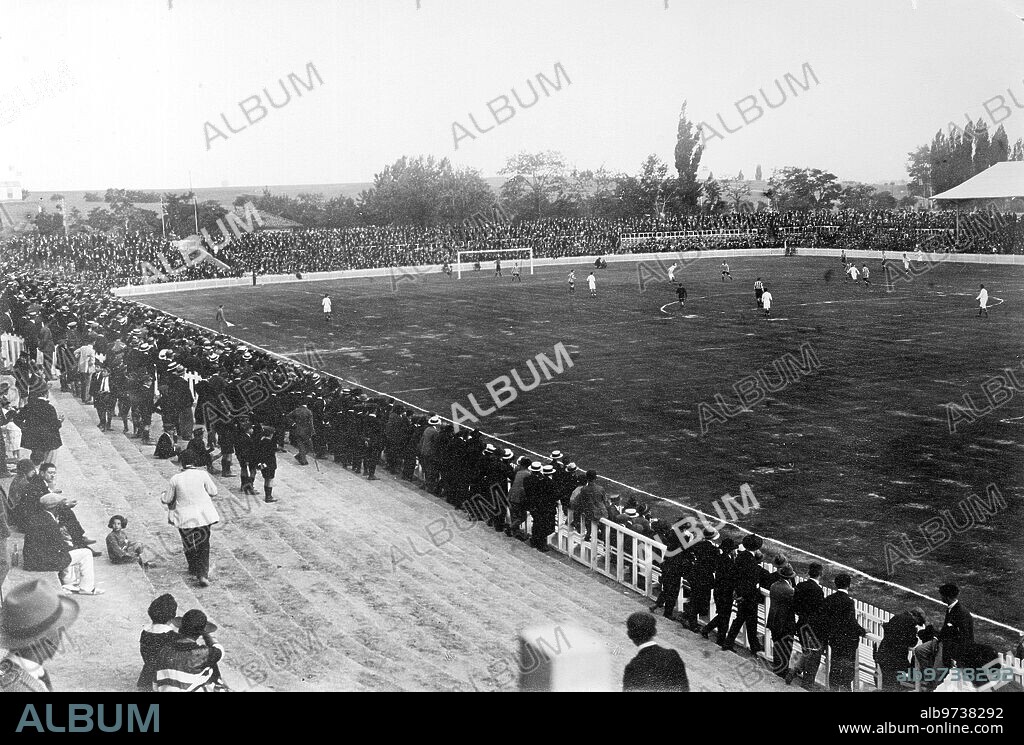 Madrid, 1926 (CA.) Un partido del Real Madrid en el viejo Chamartín.