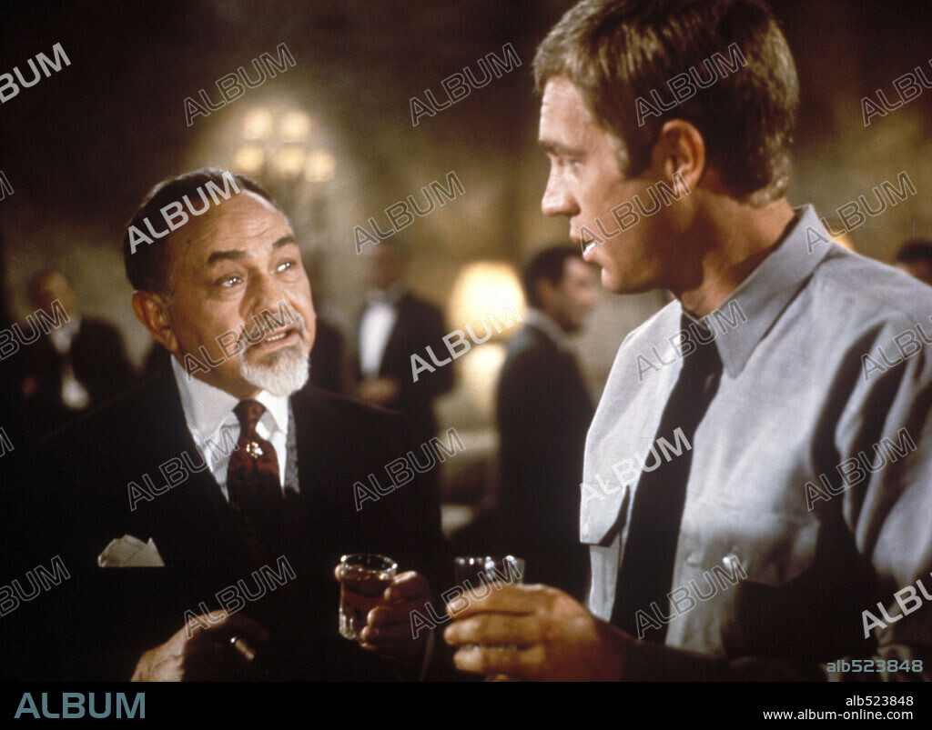 EDWARD G. ROBINSON et STEVE MCQUEEN dans THE CINCINNATI KID, 1965, réalisé par NORMAN JEWISON. Copyright M.G.M/FILMWAYS.