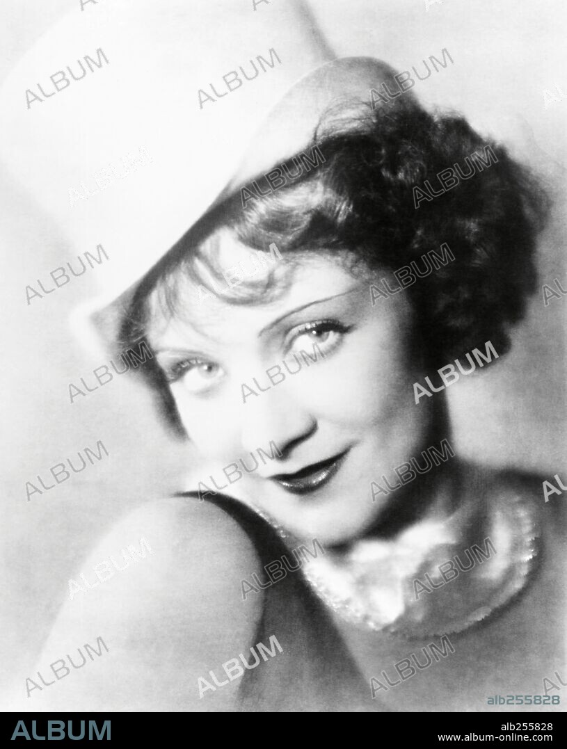 MARLENE DIETRICH en EL ÁNGEL AZUL, 1930 (DER BLAUE ENGEL), dirigida por JOSEF VON STERNBERG. Copyright U.F.A.