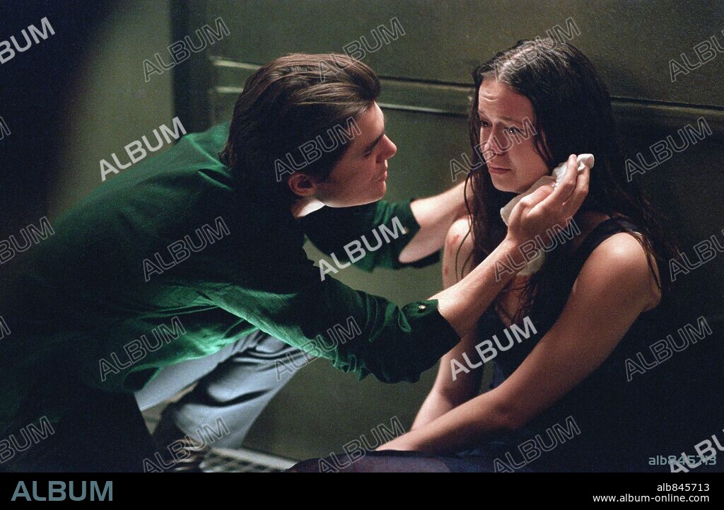 SEAN MAHER and SUMMER GLAU in SERENITY, 2005, directed by JOSS WHEDON. Copyright MUTANT ENEMY INC./UNIVERSAL PICT/BARRY MENDEL PROD / BALDWIN, SIDNEY.