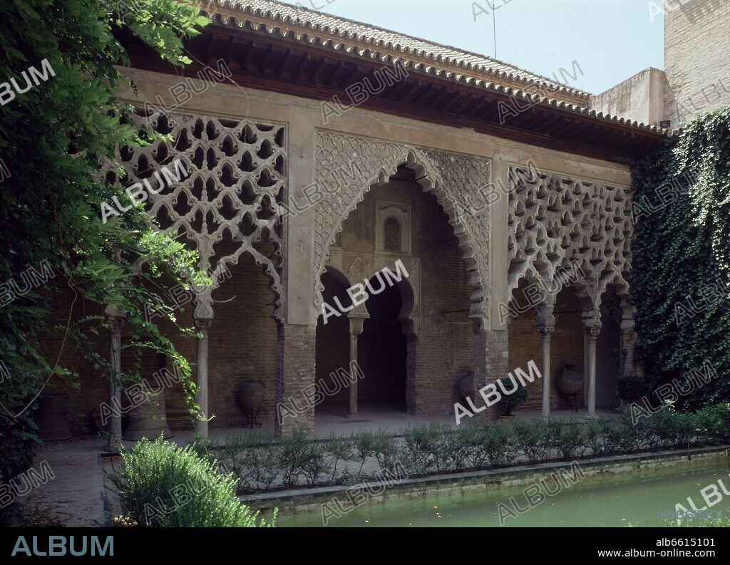 PATIO DE LOS YESOS - ARQUERIAS LOBULADAS Y PAÑOS DE SEBKA - SIGLO XII - ARQUITECTURA ALMOHADE.