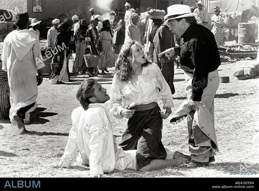 DANNY DEVITO, KATHLEEN TURNER und MICHAEL DOUGLAS in AUF DER JAGD NACH DEM JUWEL VOM NIL, 1985 (THE JEWEL OF THE NILE), unter der Regie von LEWIS TEAGUE. Copyright 20TH CENTURY FOX.
