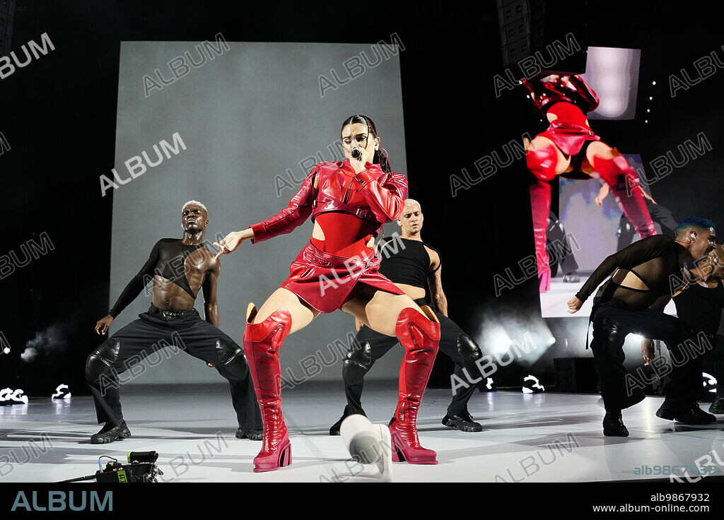 ESPAÑA MÚSICA ROSALÍA:BARCELONA, 23/07/2022.- La cantante Rosalía durante el concierto de su gira Motomami World Tour ofrecido esta noche en el Palau Sant Jordi, en Barcelona. EFE/Alejandro García.