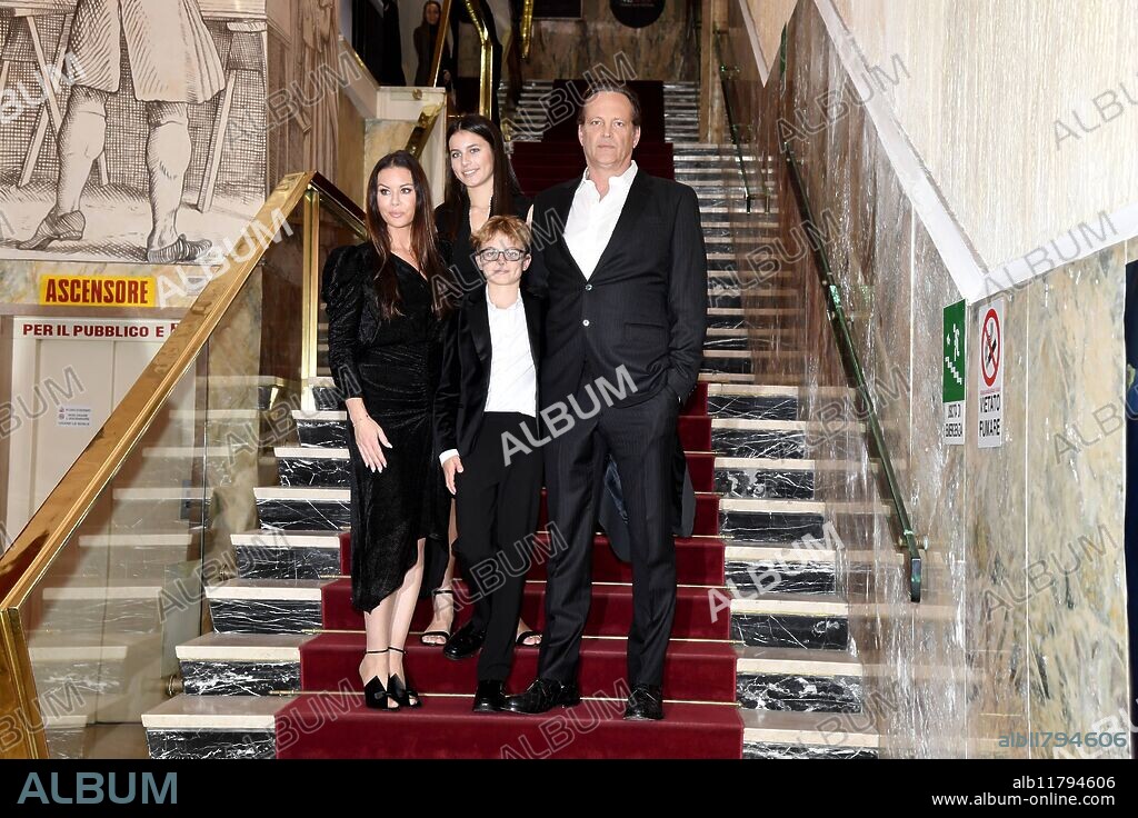 Turin: Turin: 42nd Turin Film Festival. Award ceremony with Stella della Mole to Vince Vaughn. In the photo: Vince Vaughn with his wife Kyla and children Lochlyn Kyla Vaughn, Vernon Lindsay Vaughn (Credit Image: © Maurizio D'Avanzo/IPA via ZUMA Press).