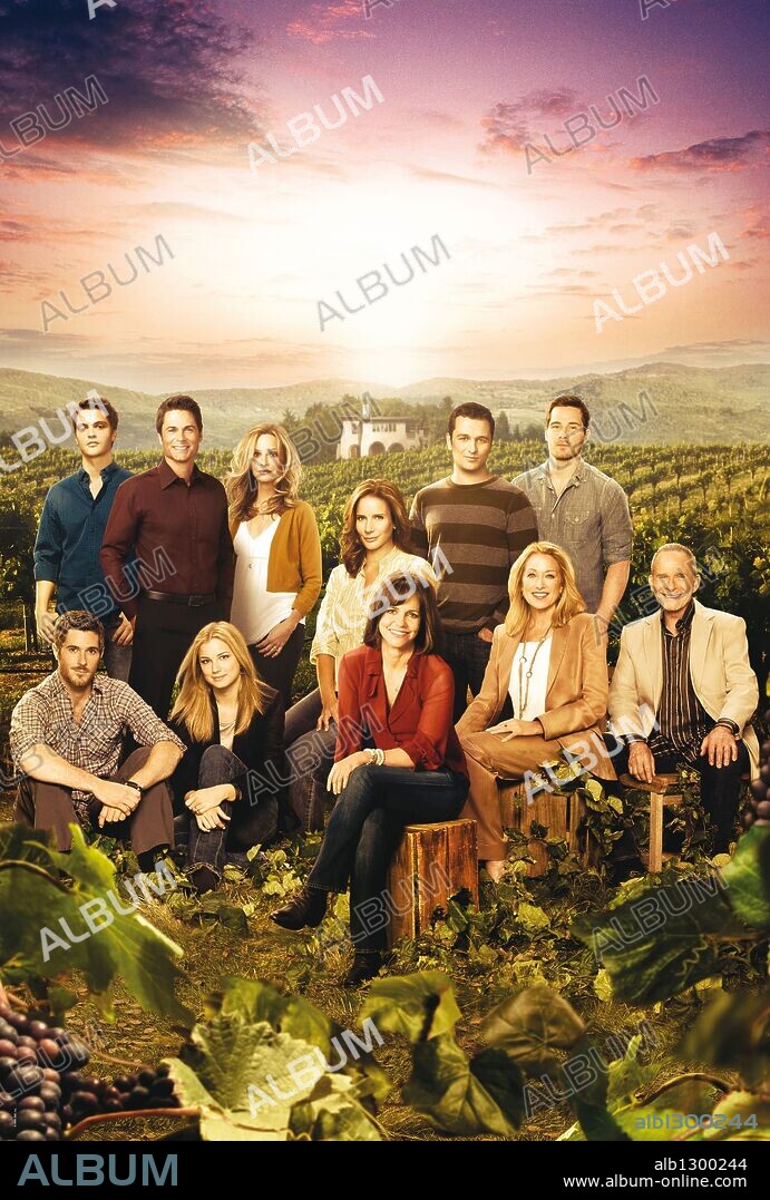 CALISTA FLOCKHART, DAVE ANNABLE, JOHN PYPER-FERGUSON, MATTHEW RHYS, PATRICIA WETTIG, RACHEL GRIFFITHS, RON RIFKIN, SALLY FIELD and SARAH JANE MORRIS in BROTHERS & SISTERS, 2006, directed by KEN OLIN. Copyright TOUCHSTONE TELEVISION.