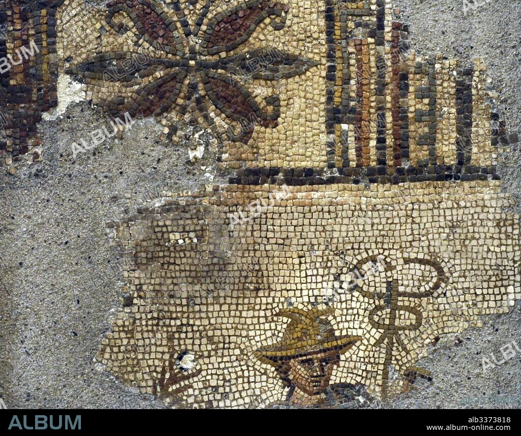 Mosaico con la representación de Hermes (Mercurio romano). Primer cuarto del siglo III d. C. España. Museo Nacional Arqueológico. Tarragona. Cataluña. España. Mosaic with the representation of Hermes. 1st quarter 3rd century. Spain. National Archaeological Museum. Tarragona. Spain.