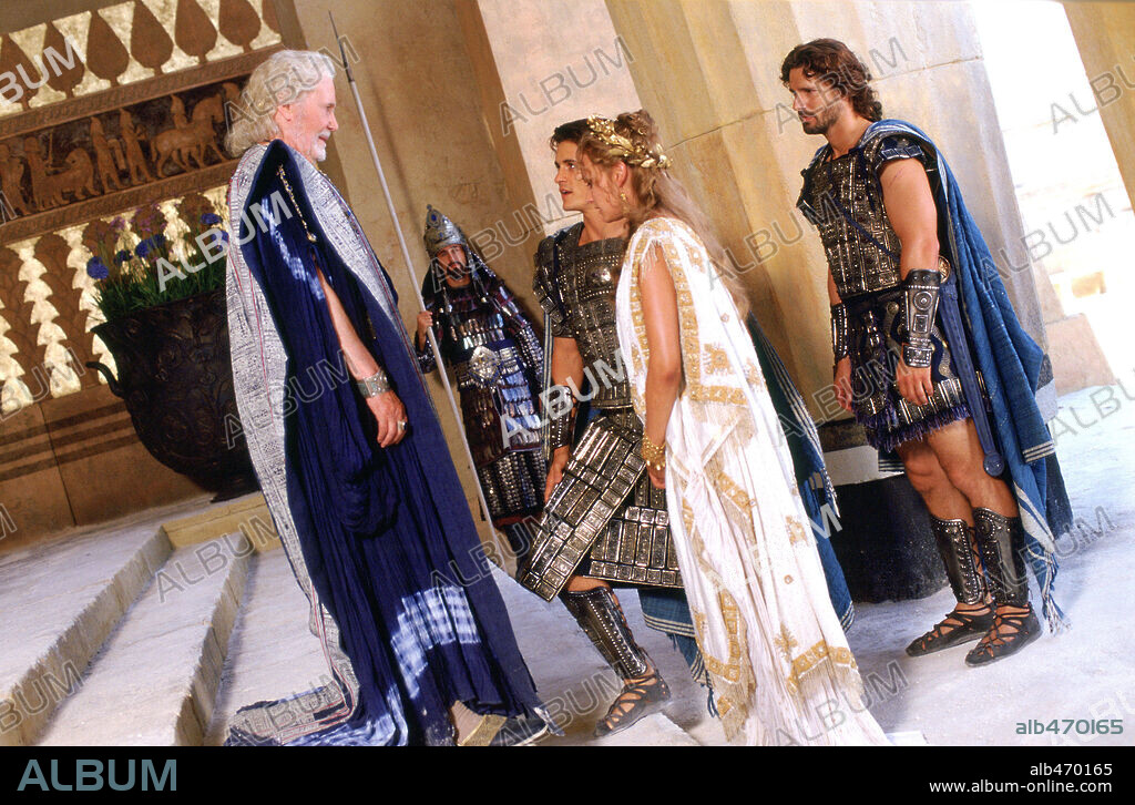 DIANE KRUGER, ERIC BANA, ORLANDO BLOOM and PETER O'TOOLE in TROY, 2004, directed by WOLFGANG PETERSEN. Copyright WARNER BROS. / BAILEY, ALEX.