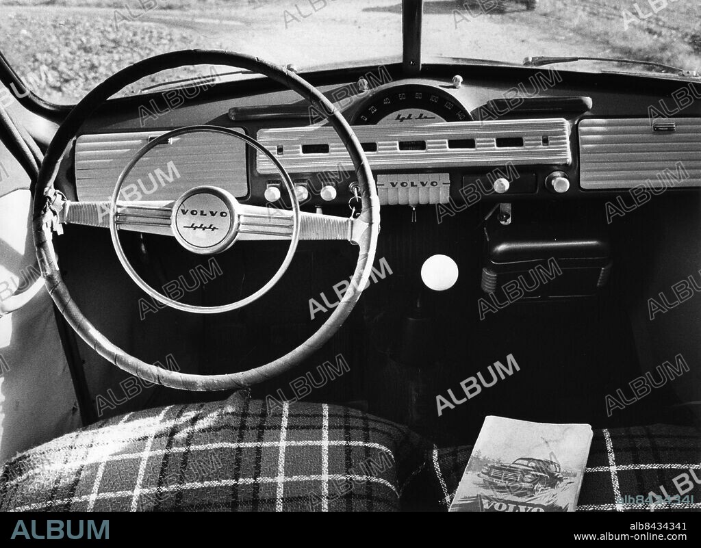 Volvo PV 444 - modell A årsmodell 1947. Ratt bilinteriör instrumentbräda delad vindruta. Foto: Sydsvenskan / IBL Bildbyrå.