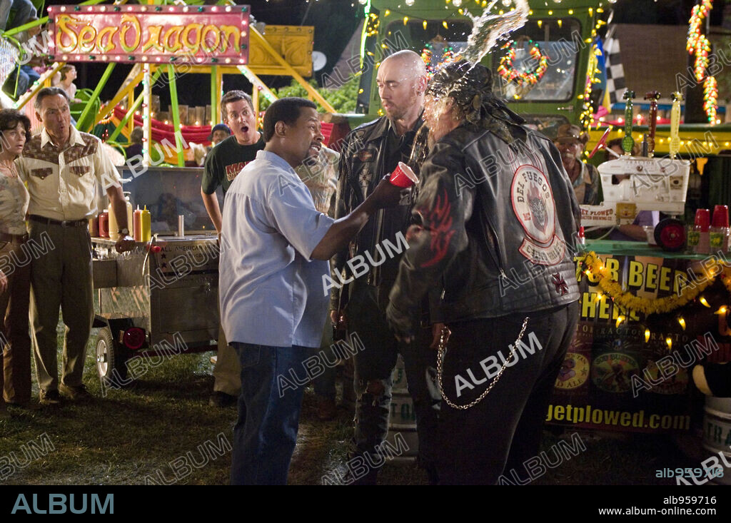 KEVIN DURAND, M. C. GAINEY and MARTIN LAWRENCE in WILD HOGS, 2007, directed by WALT BECKER. Copyright TOUCHSTONE PICTURES / SEBASTIAN, LOREY.