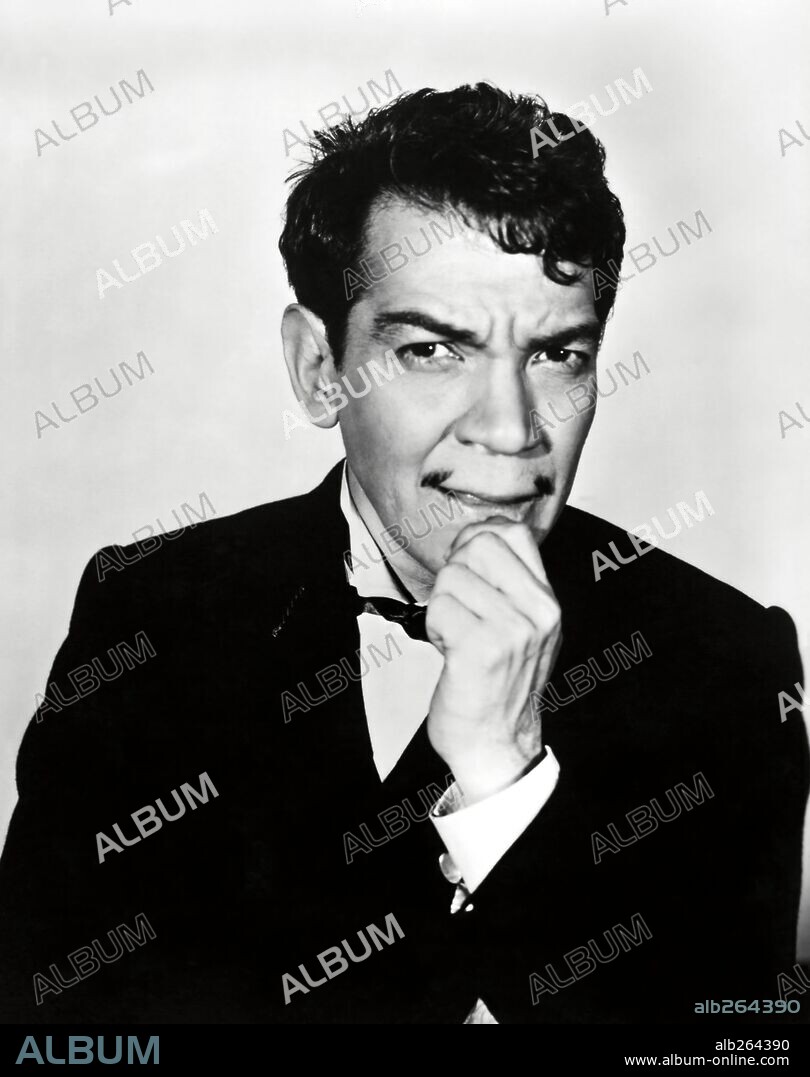 CANTINFLAS en LA VUELTA AL MUNDO EN 80 DÍAS, 1956 (AROUND THE WORLD IN EIGHTY DAYS), dirigida por MICHAEL ANDERSON. Copyright UNITED ARTISTS.
