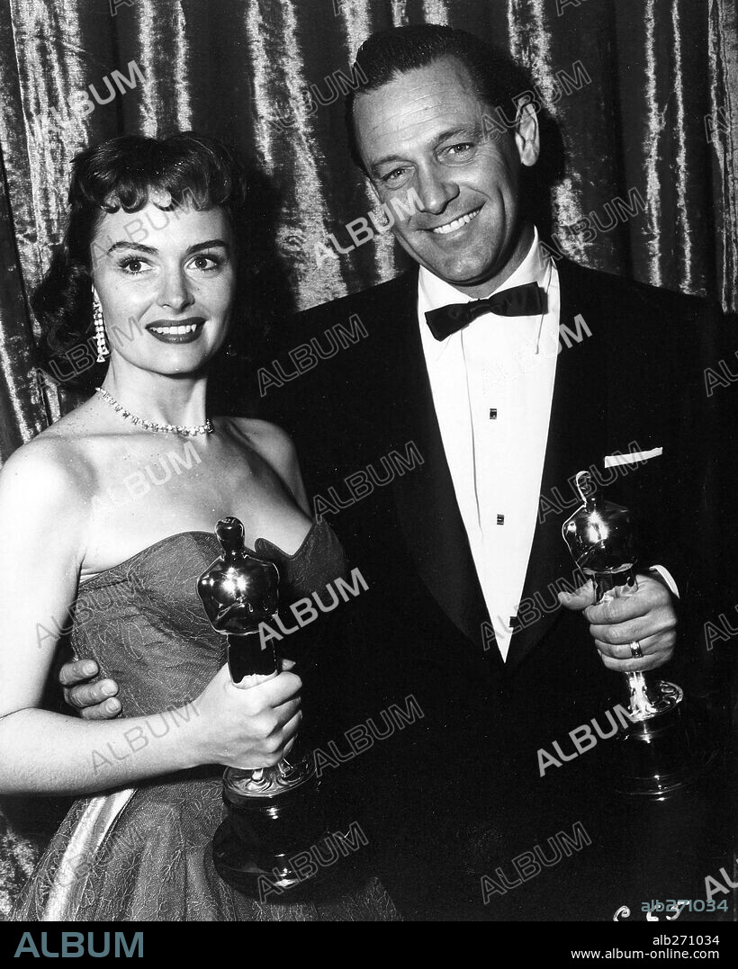 DONNA REED and WILLIAM HOLDEN. The 26th Academy Awards / 1954. 
William Holden, best actor for "Stalag 17". Donna Reed, best actress in a supporting role for "From Here to Eternety". 1954
