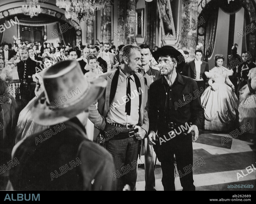 BURT LANCASTER and GARY COOPER in VERA CRUZ, 1954, directed by ROBERT ALDRICH. Copyright UNITED ARTISTS.