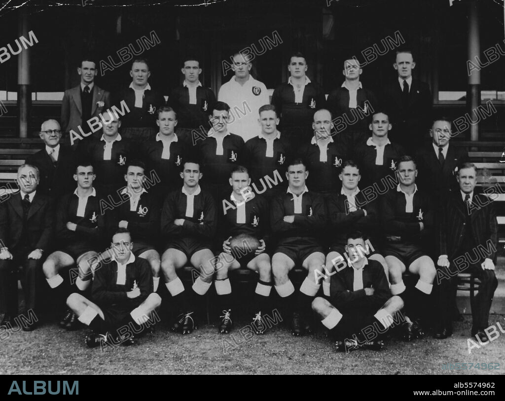 Back Row: F. Russell (visitor), R. Roche, L. Kenny, J. Shuttleton (referee), P. McMahon, H. Linde, L. J. Furness (trainer), Centre Vic Jensen, S. Krevgar, L. Armit, R. McLennan, H. Horrigan, E. Brosnan, Col Wright, F. Neumann (coach).Front Row: E. J. Simmonds (manager), K. Brighton, N. White, L. Pegg, H. Melrose (Capt.) K. Brennan, Jim Martin, H. Mogg. K. Jefferies (manager).Front: E. Verrenkamp and L. Stephens. May 24, 1948.