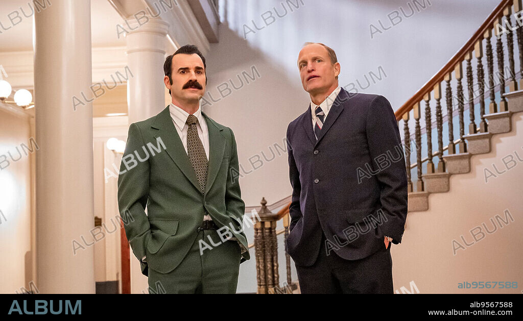 JUSTIN THEROUX and WOODY HARRELSON in WHITE HOUSE PLUMBERS, 2023, directed by DAVID MANDEL. Copyright HBO.