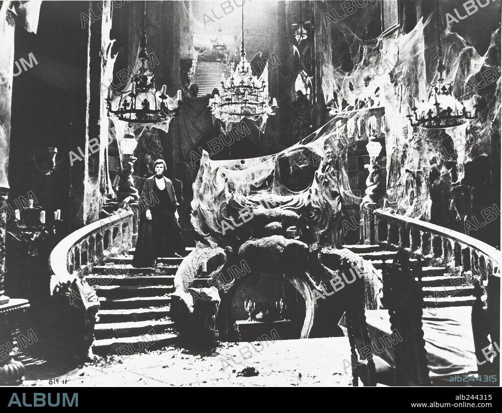 FRANK LANGELLA en DRACULA, 1979, dirigida por JOHN BADHAM. Copyright UNIVERSAL PICTURES.