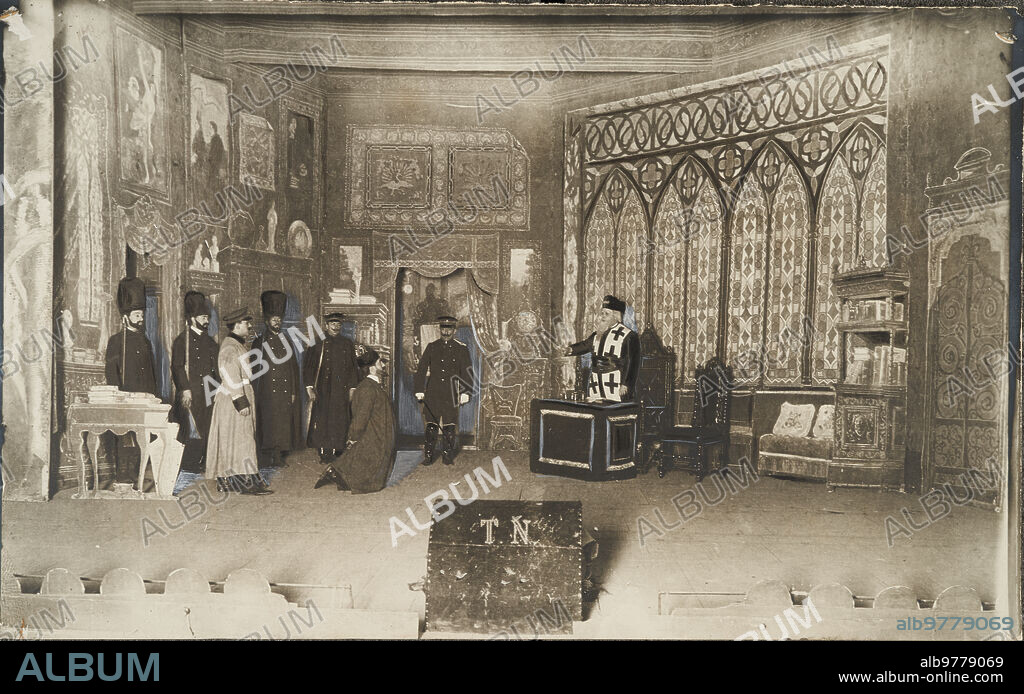 Madrid, 16/11/1906.Teatro Novedades, una escena del acto tercero de «El Cristo Moderno», obra de Fola Igurbide, con Manuel Vico en el papel de Obispo.