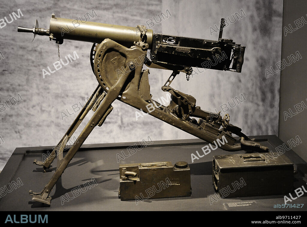 Primera Guerra Mundial (1914-1918). Ametralladora alemana MG 08. Solía montarse sobre un afuste tipo "trineo" (Schlittenlafette). Museo de la Guerra de Letonia. Riga.