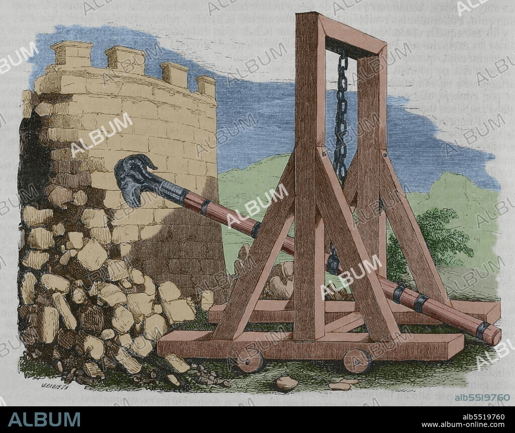Historia antigua. Ariete. Arma de asedio empleada para romper puertas y muros fortificados. Grabado coloreado. Historia General de España por el Padre Mariana. Madrid, 1852.