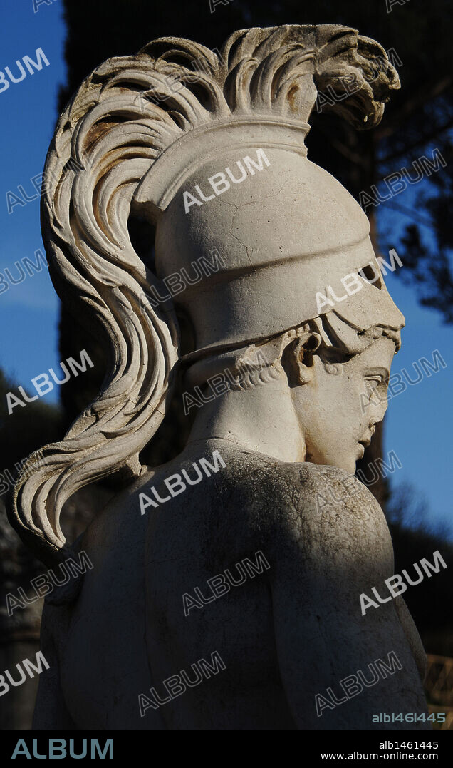 MARTE (el "ARES" griego). Dios de la guerra. Detalle de la ESTATUA DE MARTE en el CANOPO de la VILLA ADRIANA, villa imperial construída en el siglo II por orden del emperador Adriano (76-138). Cercanías de Tívoli. Italia.