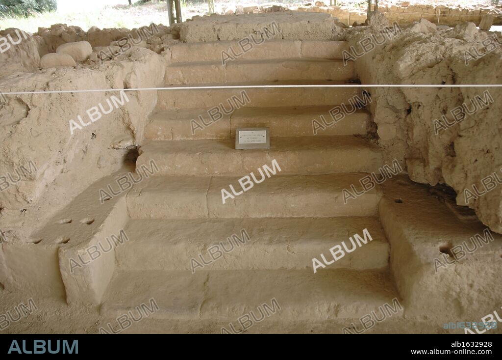 ARTE MICENICO. GRECIA. PALACIO DEL REY NESTOR. Construido entre los años 1300-1200 a. C. Detalle de las ruinas. Alrededores de PILOS. Provincia de Messinía. Región del Peloponeso.