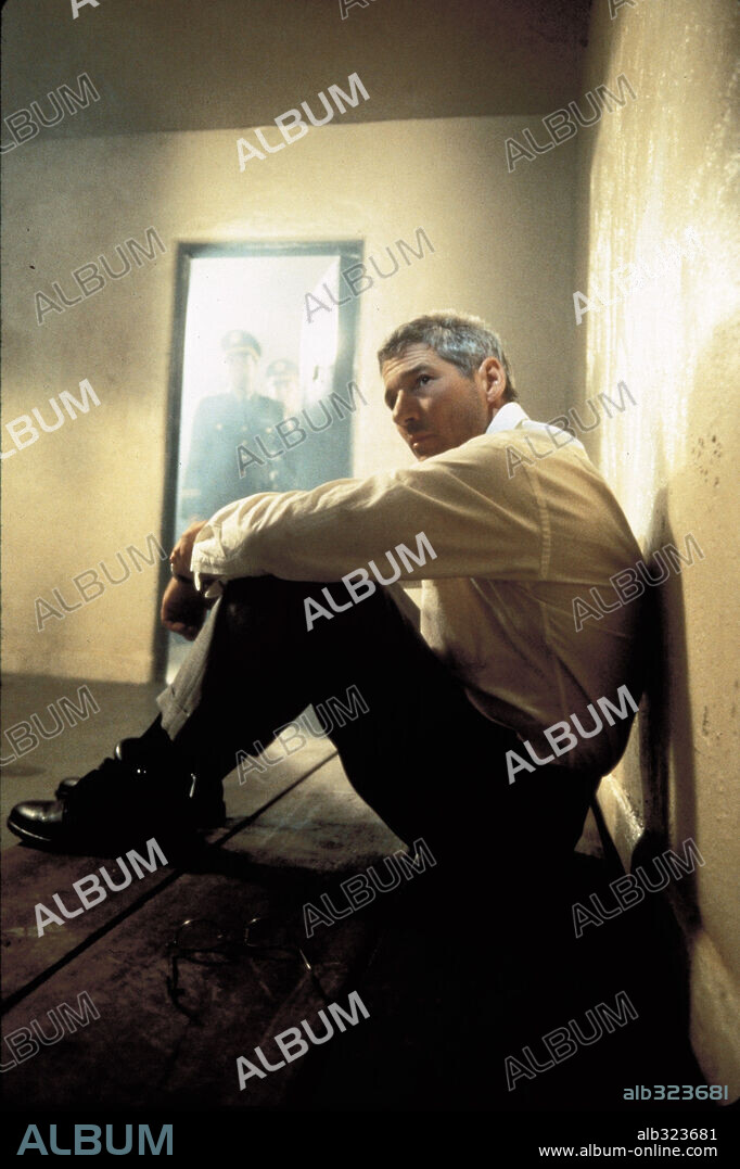 RICHARD GERE en EL LABERINTO ROJO, 1997 (RED CORNER), dirigida por JONATHAN MICHAEL AVNET. Copyright WARNER BROTHERS / JAMES, DAVID.