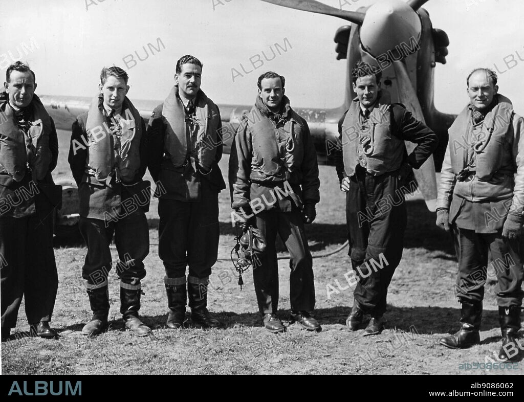 WW2: RAF. Cocks of the North; l-r: J. Arbuthnot, R. Plenderleith, H. Hallowes, F/O J.W. Simpson, F/Lt P.W. Townsend, P/O H.G. Upton.
