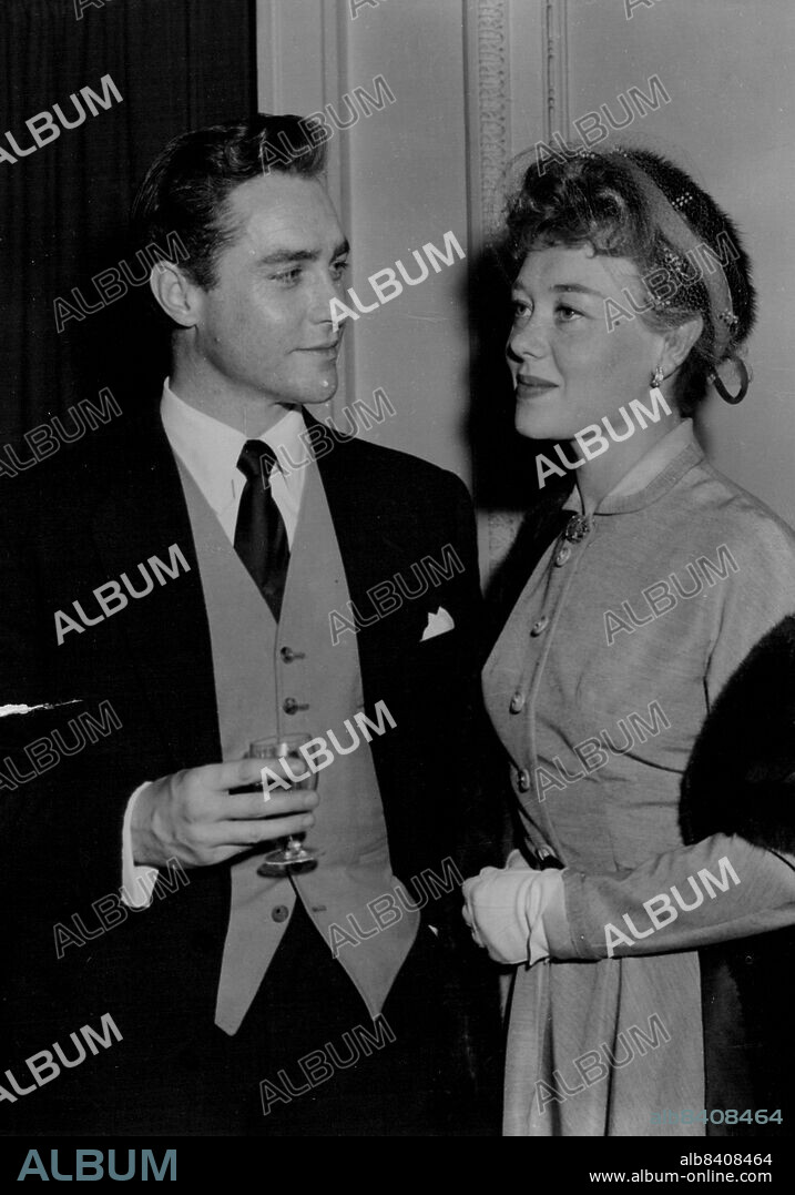 Richard Todd with Glynis Johns.Seen at the press reception at the Odeon Cinema, Marble Arch, London, for film stars who will be taking part in the Royal Command Film Performance on Monday. October 23, 1953. (Photo by Daily Mail Contract).