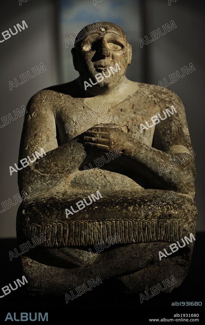 ARTE MESOPOTAMICO. SUMERIO. Príncipe sumerio. Escultura de piedra. Museo Carlsberg Glyptotek. Copenhague. Dinamarca.