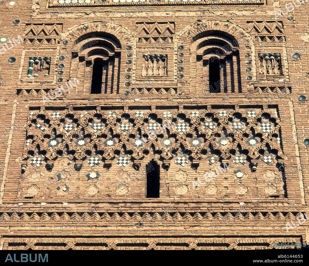 DETALLE DE LA TORRE DE LA IGLESIA DE SAN MARTIN REALIZADA ENTRE 1315 Y 1316 - MUDEJAR ARAGONES.