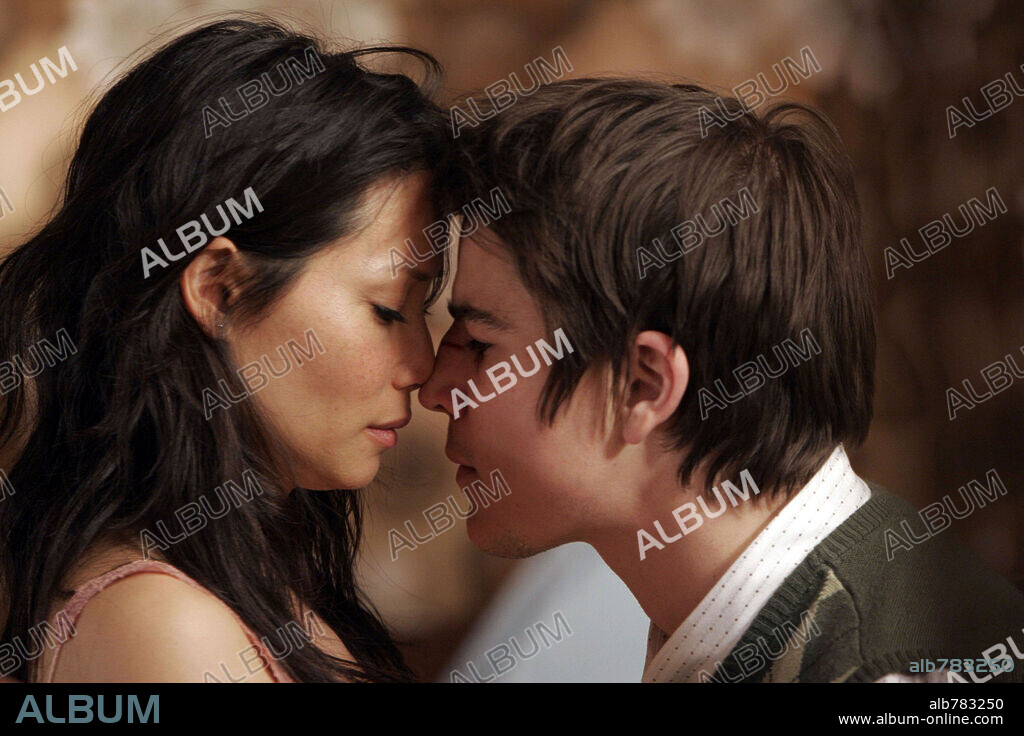 JOSH HARTNETT and LUCY LIU in LUCKY NUMBER SLEVIN, 2006, directed by PAUL MCGUIGAN. Copyright CAPITOL FILMS.