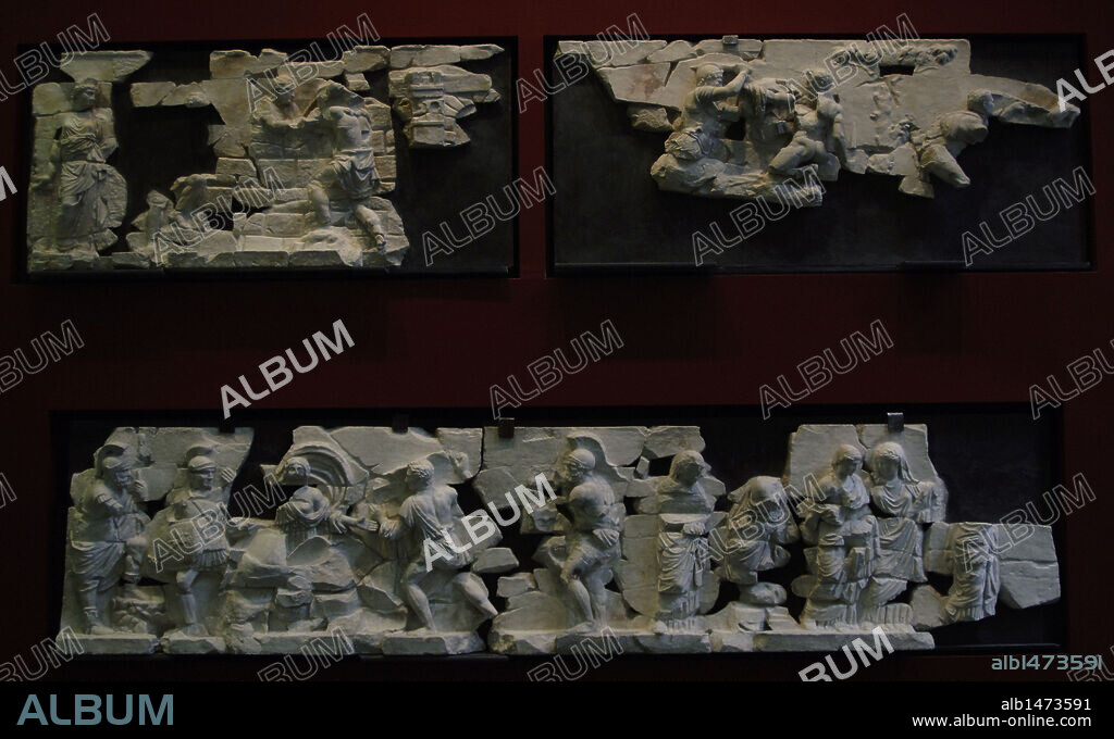 ARTE ROMANO. ITALIA. Detalle de los restos del FRISO DE LA BASILICA EMILIA (siglo II a. C.) que REPRESENTAN EPISODIOS DE LOS ORIGENES DE ROMA Palacio Massimo. Museo Nacional Romano. Roma.