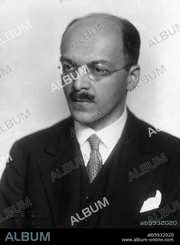 Heimann, Eduard. Jewish social scientist and economist, as of 1922 college instructor in Cologne Freiburg, Hamburg; emigrated to the USA. in 1933; returned to Germany in 1963; important representative of "Protestant Socialism"; 1889 - 1967. Portrait. Photo, c. 1933 (E. Bieber, Hamburg).