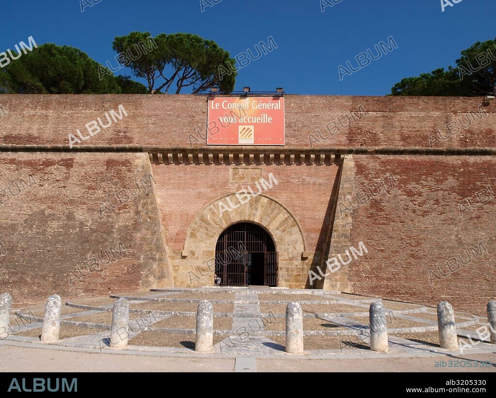 PALACIO DE LOS REYES DE MALLORCA  . PERPIÑAN, FRANCIA.
